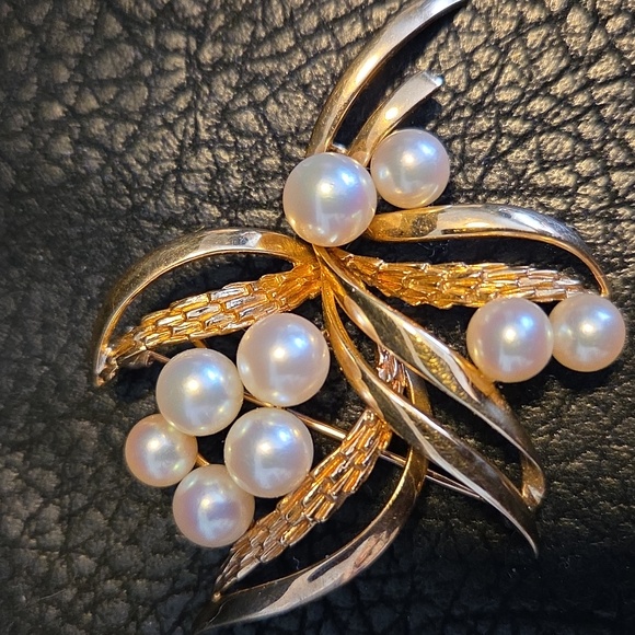 Mikimoto 14kt Gold Leaves With 9 Saltwater Pearls Brooch - Picture 3 of 6